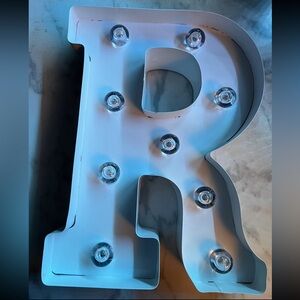 Light up R initial light